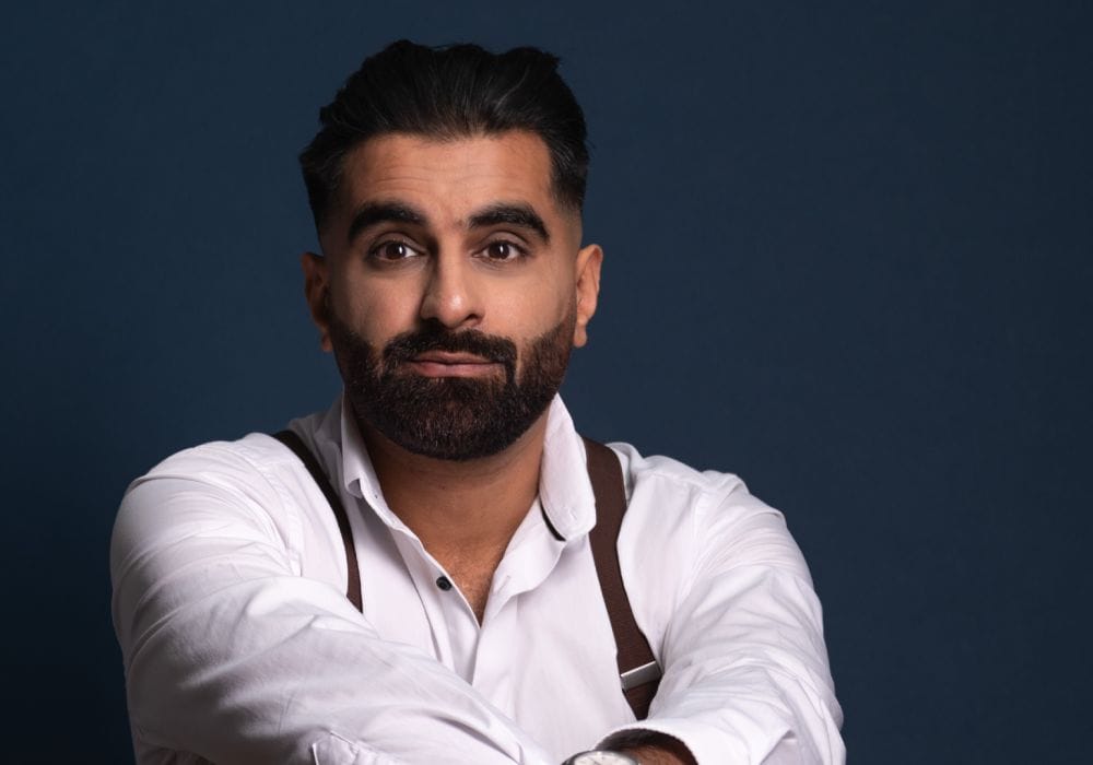 A headshot of comedian Tez Ilyas.