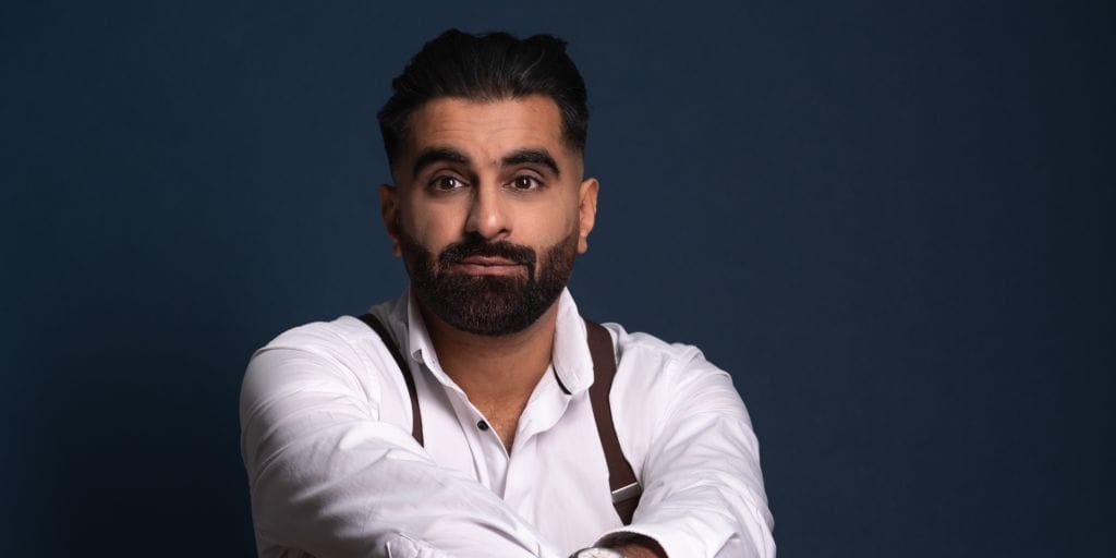 A headshot of comedian Tez Ilyas.