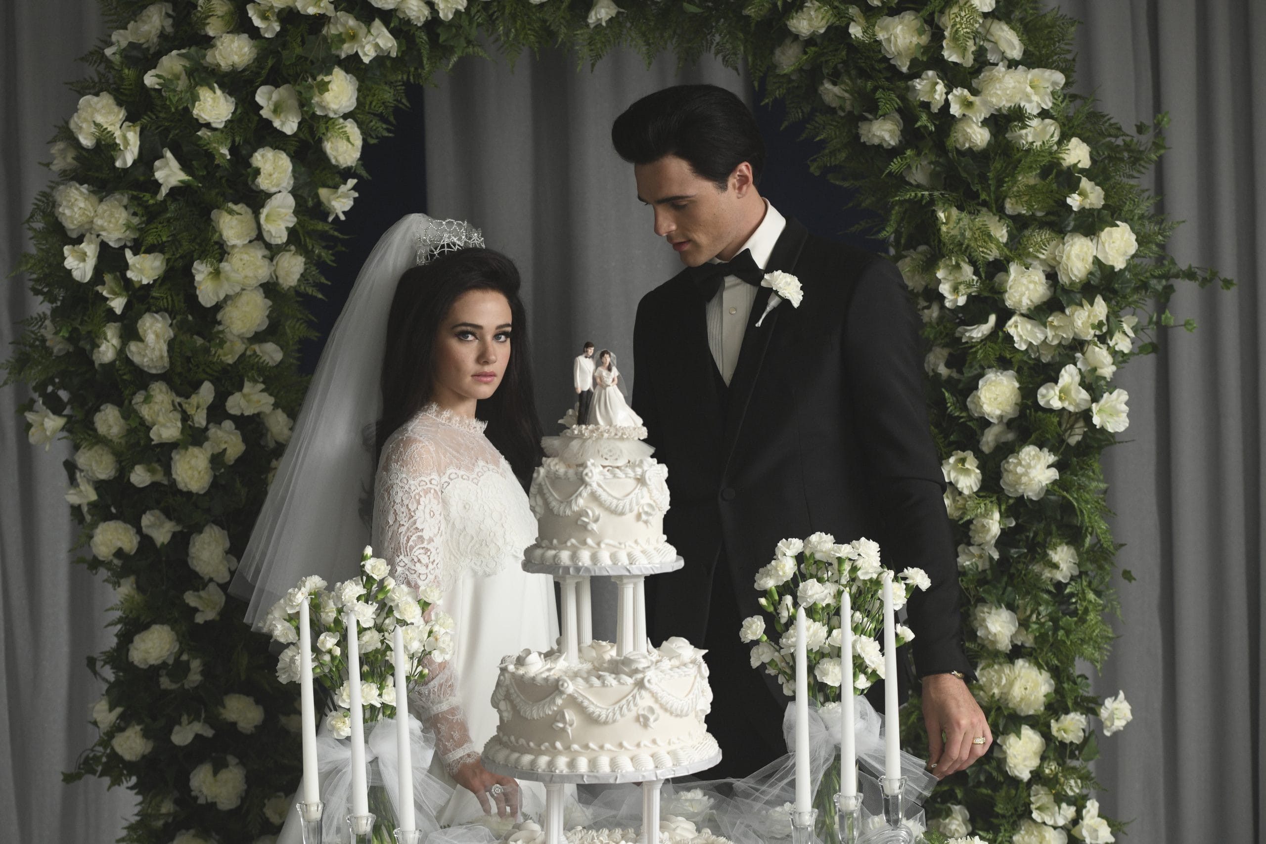 Elvis & Priscilla pose for their wedding photo 